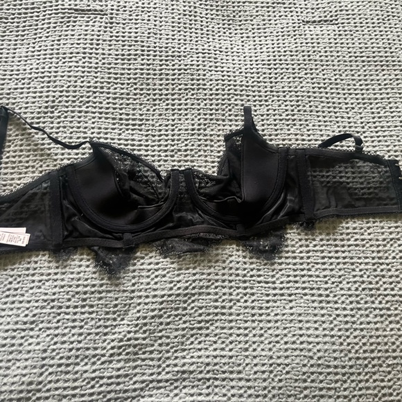 Victoria's Secret Dream Angels Black Lace Bra with underwire lightly padded - Picture 3 of 6